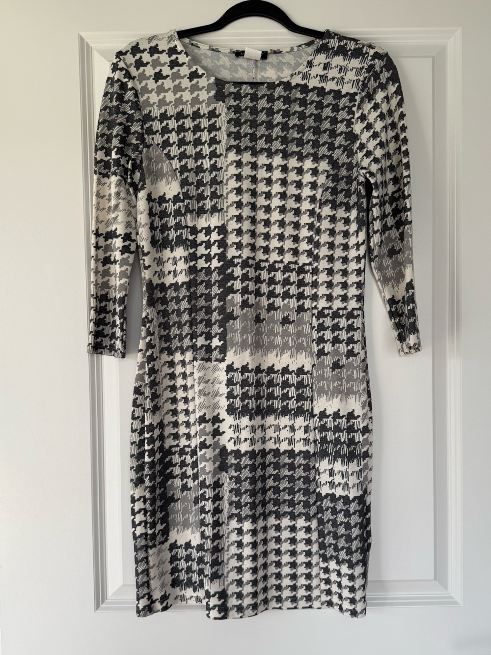 VENUS Black & White Houndstooth Long Sleeve Sheath Dress